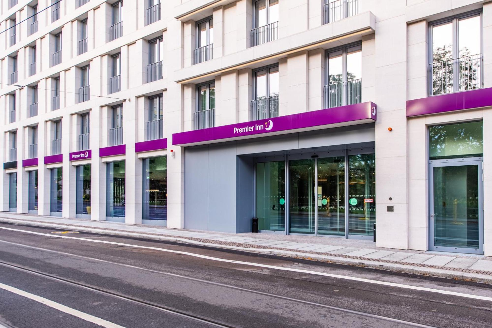 Premier Inn Leipzig City Oper ภายนอก รูปภาพ