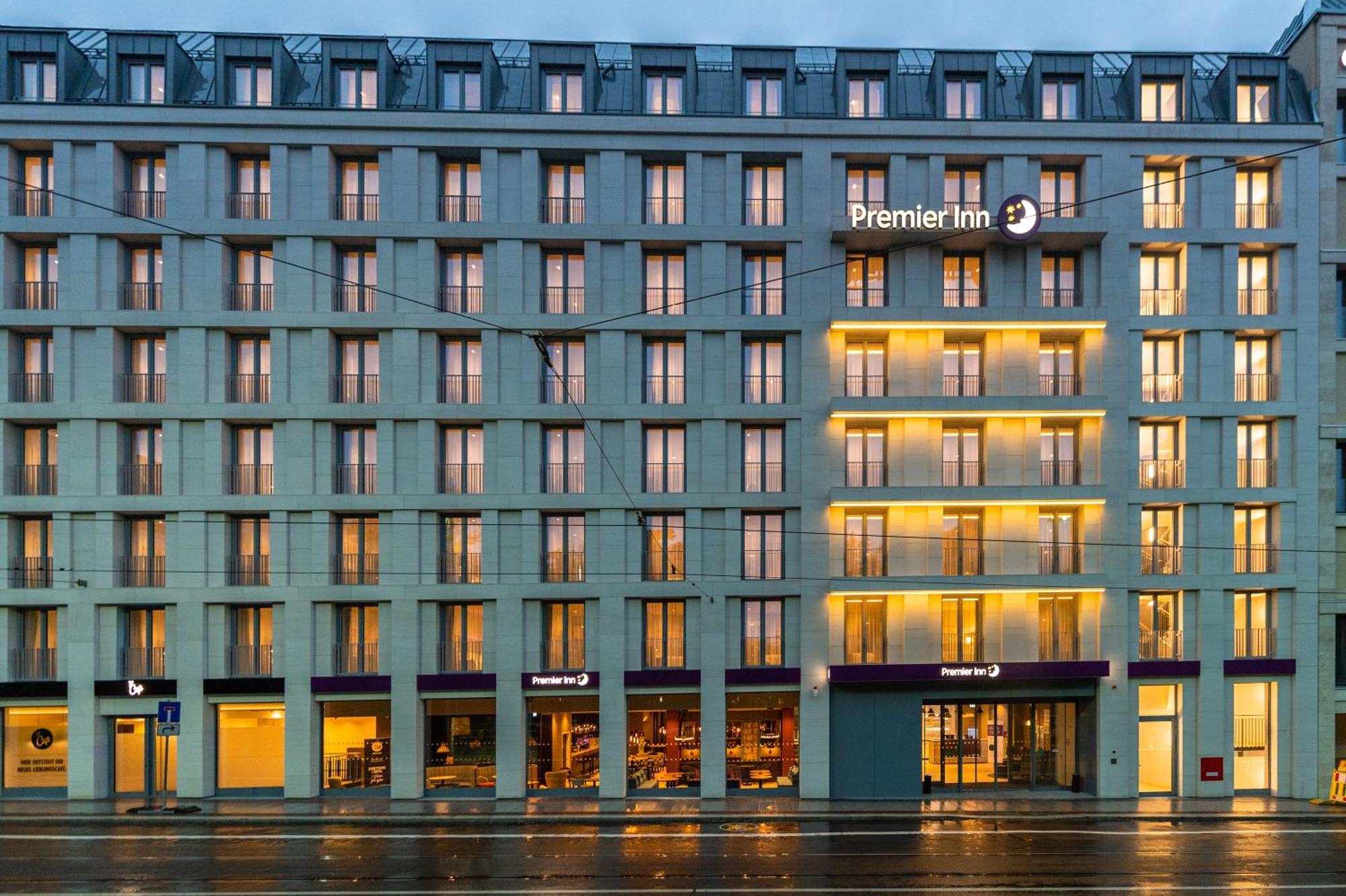 Premier Inn Leipzig City Oper ภายนอก รูปภาพ